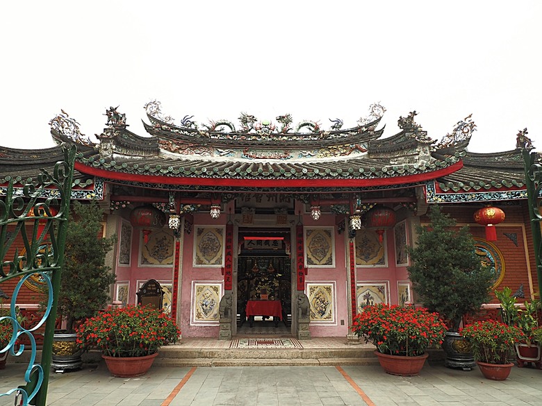 會安古鎮 (來遠橋、Faifo Coffee、華人會館群)、會安夜市、在地美食HOME Hoi An 餐廳、秋盆河乘船放水燈 — 2025年越南峴港、會安、美山、順化、巴拿山 — 聯合國世界文化遺產及遊樂園之六日悠遊 第一回