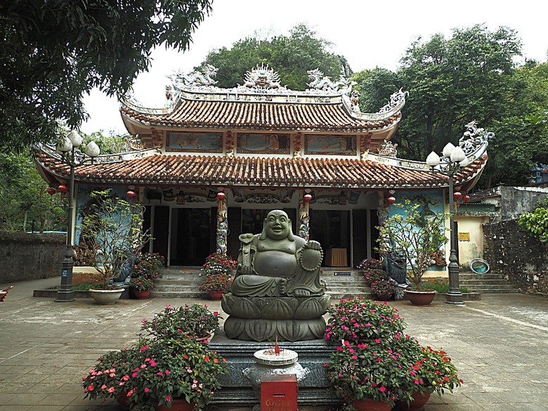 峴港市郊 五行山(The Marble Mountains; Ngũ Hành Sơn)、山茶半島靈應寺(Chùa Linh Ứng)、Sơn Trà Marina 咖啡館 — 2025年越南峴港、會安、美山、順化、巴拿山太陽世界六日歷史文化及遊樂園之旅 第六回