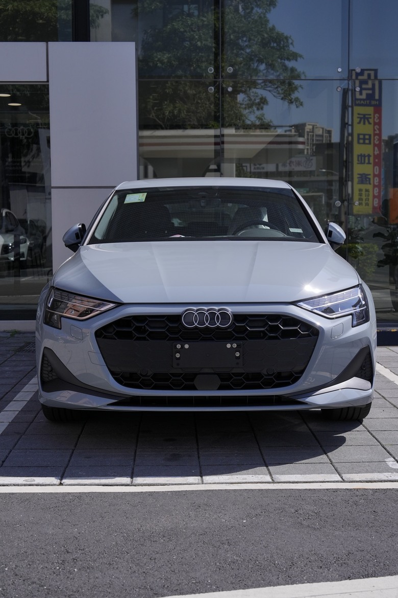 實車分享｜𝐀𝐮𝐝𝐢 𝐀𝟑 𝐒𝐩𝐨𝐫𝐭𝐛𝐚𝐜𝐤 𝟑𝟎 𝐓𝐅𝐒𝐈｜金屬在日落時學會呼吸