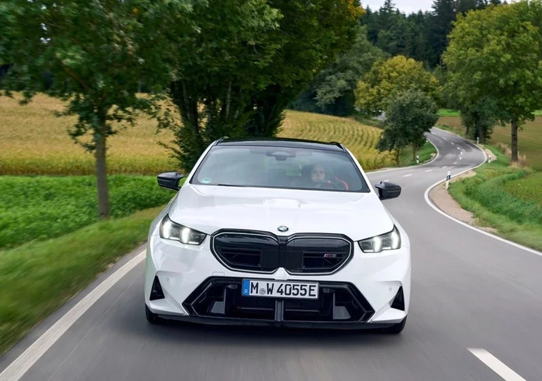 BMW M5 Touring試駕：這樣的重量值得嗎？