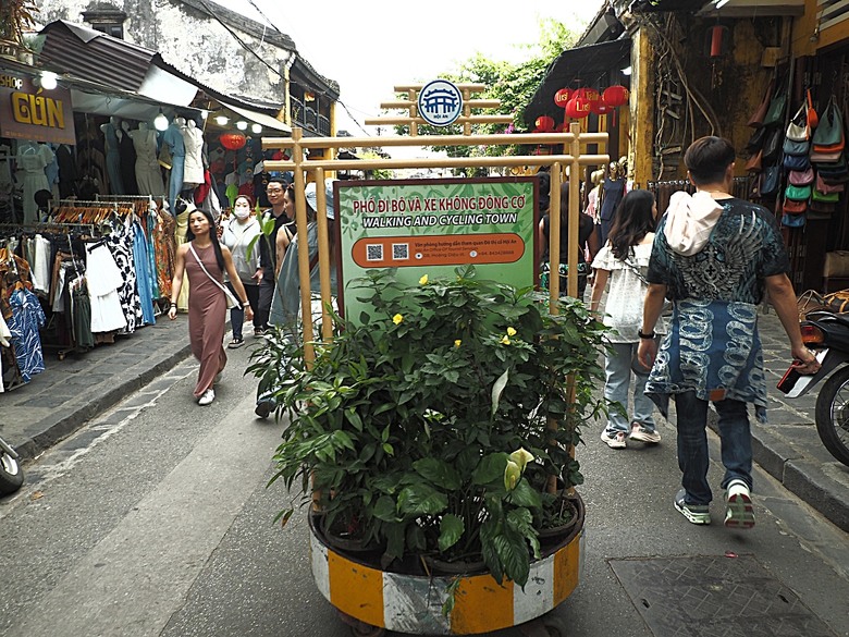 會安古鎮 (來遠橋、Faifo Coffee、華人會館群)、會安夜市、在地美食HOME Hoi An 餐廳、秋盆河乘船放水燈 — 2025年越南峴港、會安、美山、順化、巴拿山 — 聯合國世界文化遺產及遊樂園之六日悠遊 第一回