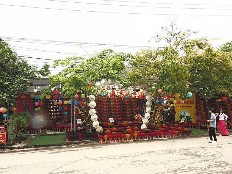 順化皇城(Kinh thành Huế)、啟定皇陵(Lăng Khải Định)、靈姥寺(天姥寺) (Chùa Thiên Mụ)、線香民俗文化村(Incense Village)、皇帝宮廷宴,附掛峴港 AU LAC BEACH海鮮餐廳 — 2025年越南峴港、會安、美山、順化、巴拿山太陽世界六日歷史文化及遊樂園之旅 第五回