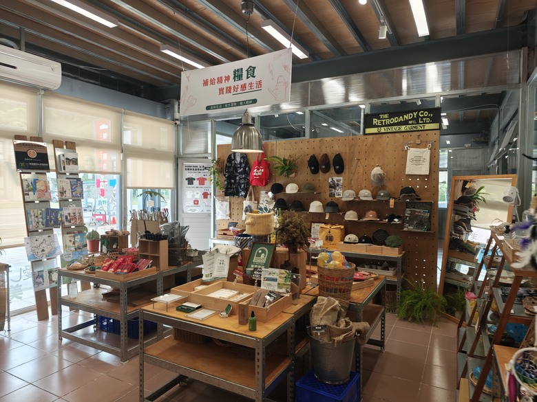 我們家的兩天一夜露營之旅 - 大溪威斯汀明園午餐 / 熊老大露營區 / 丸山咖啡 / 樂灣Warehouse / 紅鱻餐廳 / 河唇埔福德祠