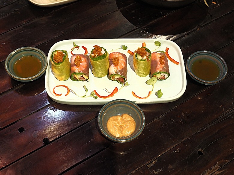 會安古鎮 (來遠橋、Faifo Coffee、華人會館群)、會安夜市、在地美食HOME Hoi An 餐廳、秋盆河乘船放水燈 — 2025年越南峴港、會安、美山、順化、巴拿山 — 聯合國世界文化遺產及遊樂園之六日悠遊 第一回