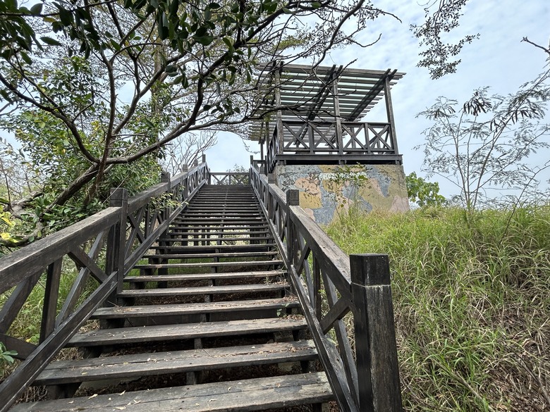軍事堡壘與惡地交織的漯(ㄊㄚˋ)底山自然公園