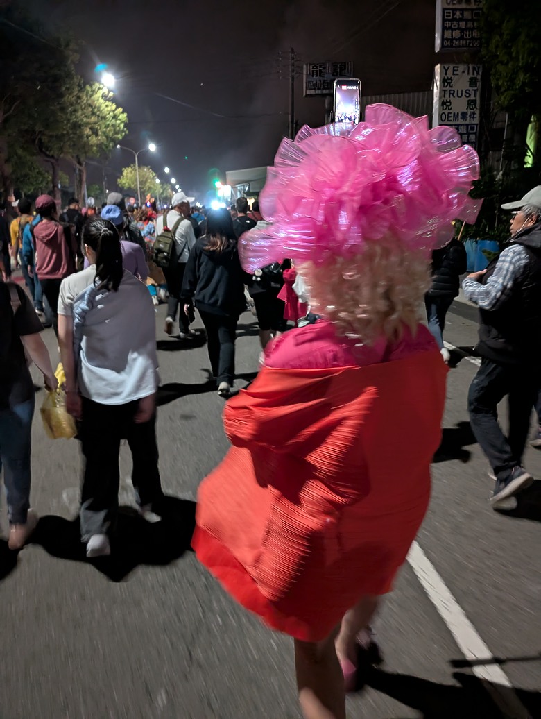 點我看大圖 2025 繞境大白 大甲媽繞境 一起追女神 熱血熬夜12小時