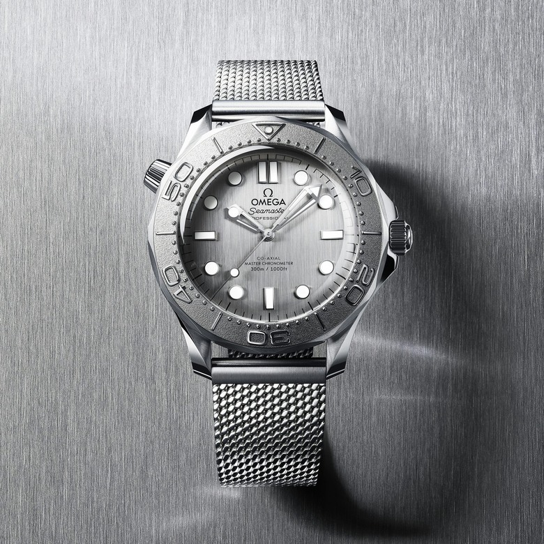 開箱分享 銀灰不鏽鋼面盤Seamaster 300海馬，醜帥的代表