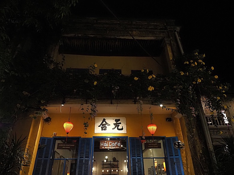 會安古鎮 (來遠橋、Faifo Coffee、華人會館群)、會安夜市、在地美食HOME Hoi An 餐廳、秋盆河乘船放水燈 — 2025年越南峴港、會安、美山、順化、巴拿山 — 聯合國世界文化遺產及遊樂園之六日悠遊 第一回