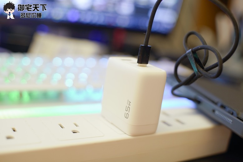 點我看大圖 開箱|【SEEK】CU-P651 65W GaN 電源供應器 - 配有 2 個 USB-C、1 個 USB-A 接口,輕巧好攜帶的快充頭!