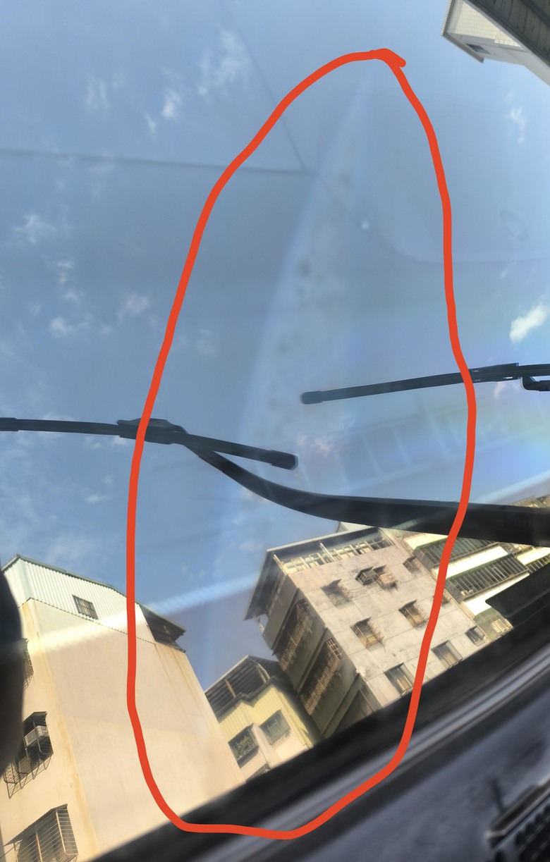 點我看大圖 關於汽車前擋玻璃 求救