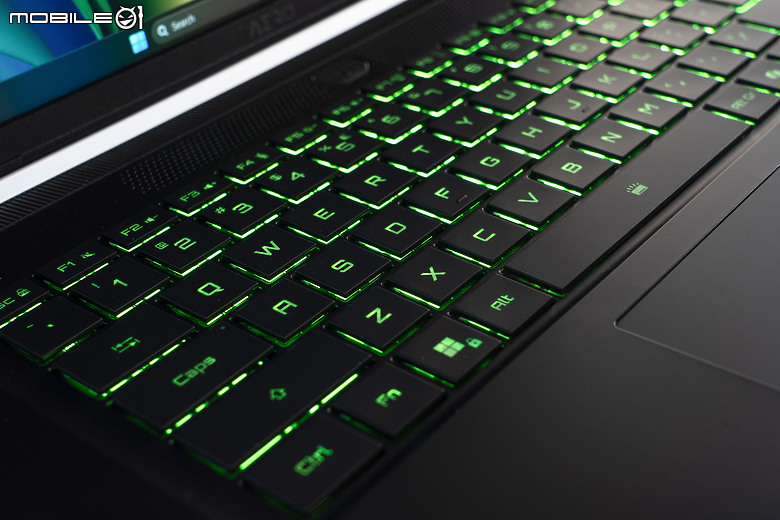GIGABYTE AERO X16 測試報告｜遊戲創作雙棲的輕薄多工 AI 筆電！