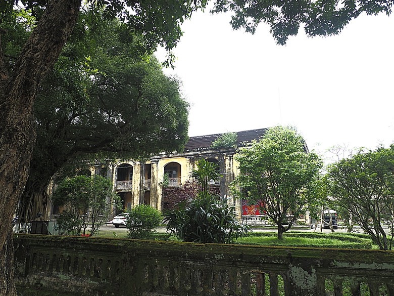 順化皇城(Kinh thành Huế)、啟定皇陵(Lăng Khải Định)、靈姥寺(天姥寺) (Chùa Thiên Mụ)、線香民俗文化村(Incense Village)、皇帝宮廷宴,附掛峴港 AU LAC BEACH海鮮餐廳 — 2025年越南峴港、會安、美山、順化、巴拿山太陽世界六日歷史文化及遊樂園之旅 第五回