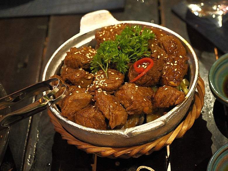 會安古鎮 (來遠橋、Faifo Coffee、華人會館群)、會安夜市、在地美食HOME Hoi An 餐廳、秋盆河乘船放水燈 — 2025年越南峴港、會安、美山、順化、巴拿山 — 聯合國世界文化遺產及遊樂園之六日悠遊 第一回