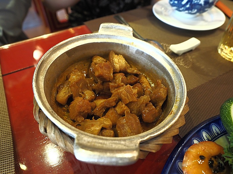 順化皇城(Kinh thành Huế)、啟定皇陵(Lăng Khải Định)、靈姥寺(天姥寺) (Chùa Thiên Mụ)、線香民俗文化村(Incense Village)、皇帝宮廷宴,附掛峴港 AU LAC BEACH海鮮餐廳 — 2025年越南峴港、會安、美山、順化、巴拿山太陽世界六日歷史文化及遊樂園之旅 第五回