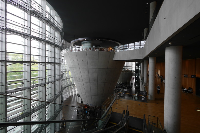東京國立新美術館