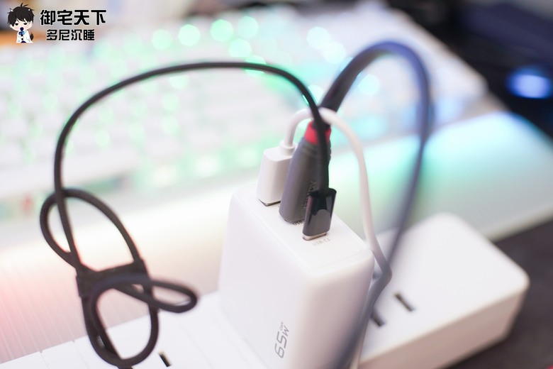 點我看大圖 開箱|【SEEK】CU-P651 65W GaN 電源供應器 - 配有 2 個 USB-C、1 個 USB-A 接口,輕巧好攜帶的快充頭!