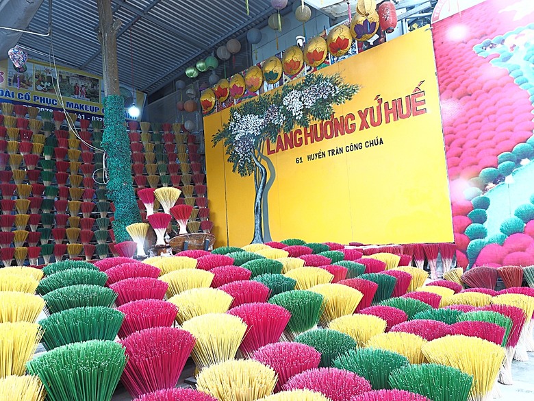 順化皇城(Kinh thành Huế)、啟定皇陵(Lăng Khải Định)、靈姥寺(天姥寺) (Chùa Thiên Mụ)、線香民俗文化村(Incense Village)、皇帝宮廷宴,附掛峴港 AU LAC BEACH海鮮餐廳 — 2025年越南峴港、會安、美山、順化、巴拿山太陽世界六日歷史文化及遊樂園之旅 第五回
