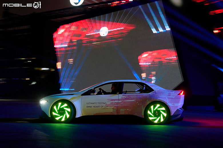 【採訪】BMW Vision Driving Experience 測試車上海現身，超級大腦掌控 1800 kgm 扭力精準展演！