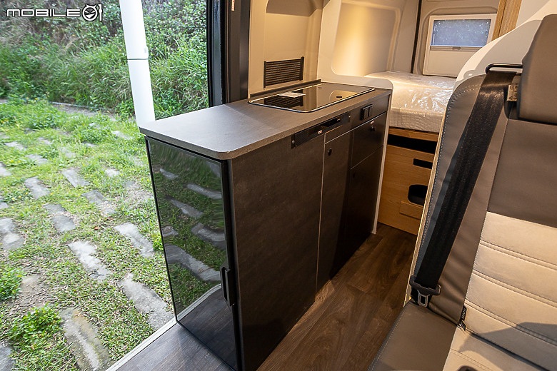 Sunlight Cliff 600 豪華露營車體驗｜配備齊全、伴你四處遊歷的溫馨小屋！