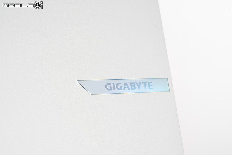GIGABYTE AERO X16 測試報告｜遊戲創作雙棲的輕薄多工 AI 筆電！
