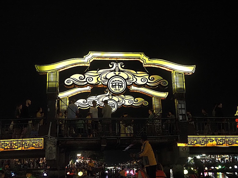 會安古鎮 (來遠橋、Faifo Coffee、華人會館群)、會安夜市、在地美食HOME Hoi An 餐廳、秋盆河乘船放水燈 — 2025年越南峴港、會安、美山、順化、巴拿山 — 聯合國世界文化遺產及遊樂園之六日悠遊 第一回