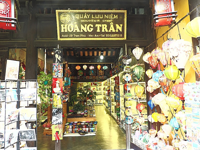 會安古鎮 (來遠橋、Faifo Coffee、華人會館群)、會安夜市、在地美食HOME Hoi An 餐廳、秋盆河乘船放水燈 — 2025年越南峴港、會安、美山、順化、巴拿山 — 聯合國世界文化遺產及遊樂園之六日悠遊 第一回