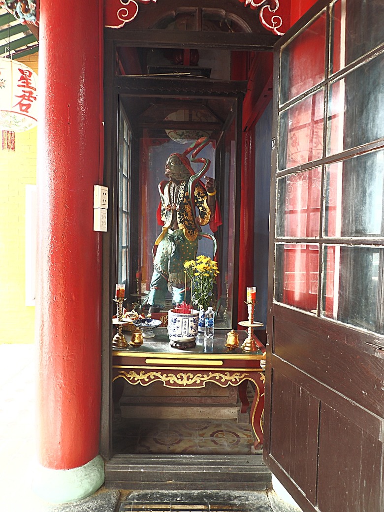 會安古鎮 (來遠橋、Faifo Coffee、華人會館群)、會安夜市、在地美食HOME Hoi An 餐廳、秋盆河乘船放水燈 — 2025年越南峴港、會安、美山、順化、巴拿山 — 聯合國世界文化遺產及遊樂園之六日悠遊 第一回