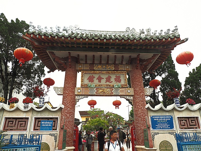 會安古鎮 (來遠橋、Faifo Coffee、華人會館群)、會安夜市、在地美食HOME Hoi An 餐廳、秋盆河乘船放水燈 — 2025年越南峴港、會安、美山、順化、巴拿山 — 聯合國世界文化遺產及遊樂園之六日悠遊 第一回