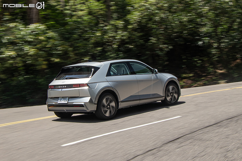 Hyundai Ioniq 5 小改款試駕|外型出眾無疑,內在、續航更進化!