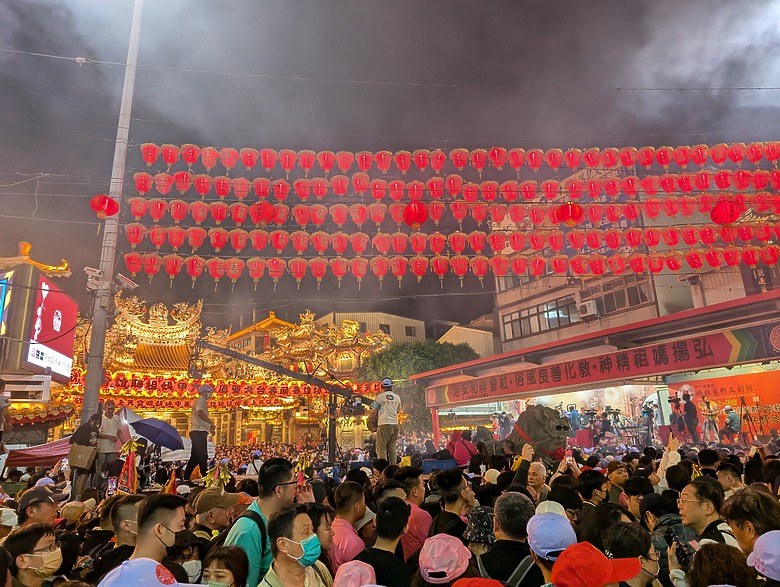 點我看大圖 2025 繞境大白 大甲媽繞境 一起追女神 熱血熬夜12小時