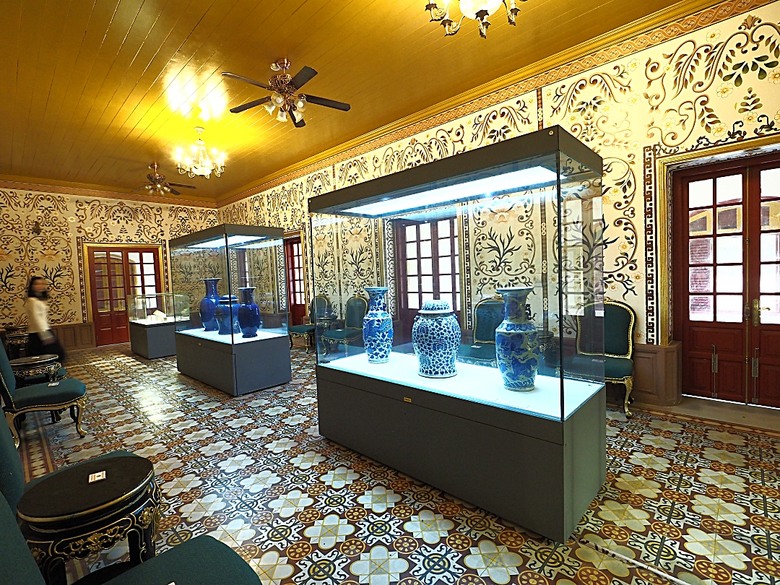 順化皇城(Kinh thành Huế)、啟定皇陵(Lăng Khải Định)、靈姥寺(天姥寺) (Chùa Thiên Mụ)、線香民俗文化村(Incense Village)、皇帝宮廷宴,附掛峴港 AU LAC BEACH海鮮餐廳 — 2025年越南峴港、會安、美山、順化、巴拿山太陽世界六日歷史文化及遊樂園之旅 第五回