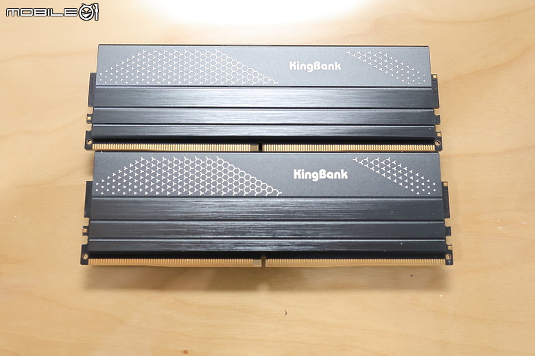 點我看大圖 非二進制 CL28 低延遲 DDR5 金百達 KingBank DDR5-6000 24GBx2 開箱