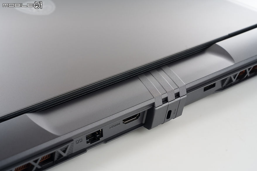 MSI Vector 16 HX AI A2WX 測試報告｜AI 世代的高效創作與遊戲筆電利器