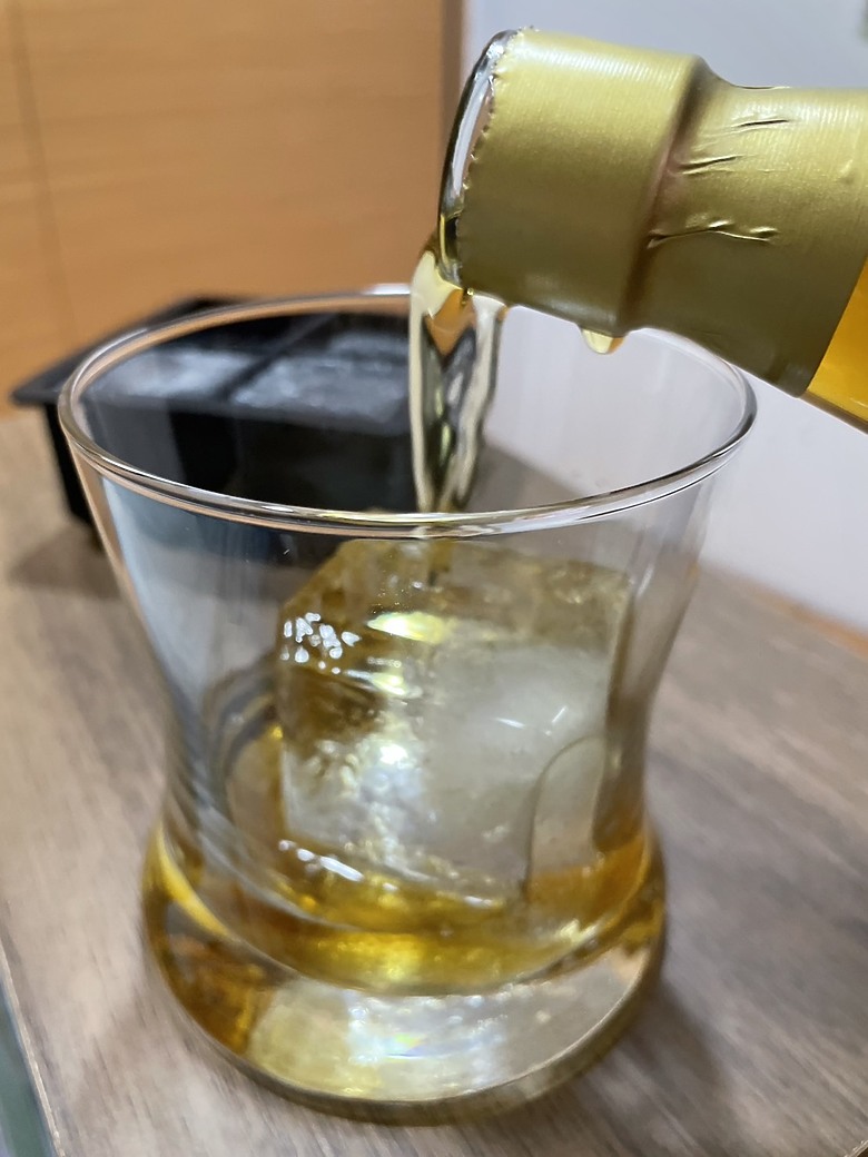 什麼叫做「微醺的幸福」|1856炭燒威士忌給的簡單快樂