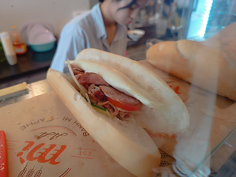 中越峴港自助旅行之景點簡述與交通攻略 — 華航CI787+CI790班機、峴港機場入出境、當地包車接送與Grab — 2025年越南峴港、會安、美山、順化、巴拿山太陽世界六日歷史文化及遊樂園之旅 — 「楔子」