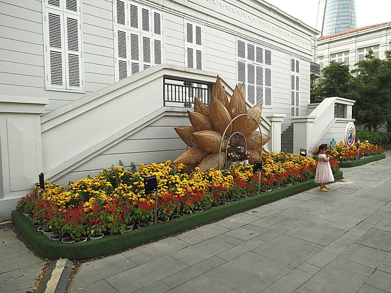 峴港市區 峴港大教堂、峴港博物館、漢市場、SOAN HA換匯、BANH MI越南法國麵包(午餐)、Banh Xeo Ba Tuyet (晚餐) 、SPA和按摩、My Xuan Cruise 遊輪夜遊峴港瀚江、龍橋噴火與山茶夜市、GO! Đà Nẵng量販店 — 2025年越南峴港、會安、美山、順化、巴拿山太陽世界六日歷史文化及遊樂園之旅 第七回