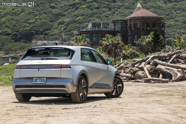 Hyundai Ioniq 5 小改款試駕|外型出眾無疑,內在、續航更進化!