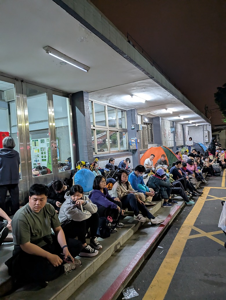 點我看大圖 2025 繞境大白 大甲媽繞境 一起追女神 熱血熬夜12小時
