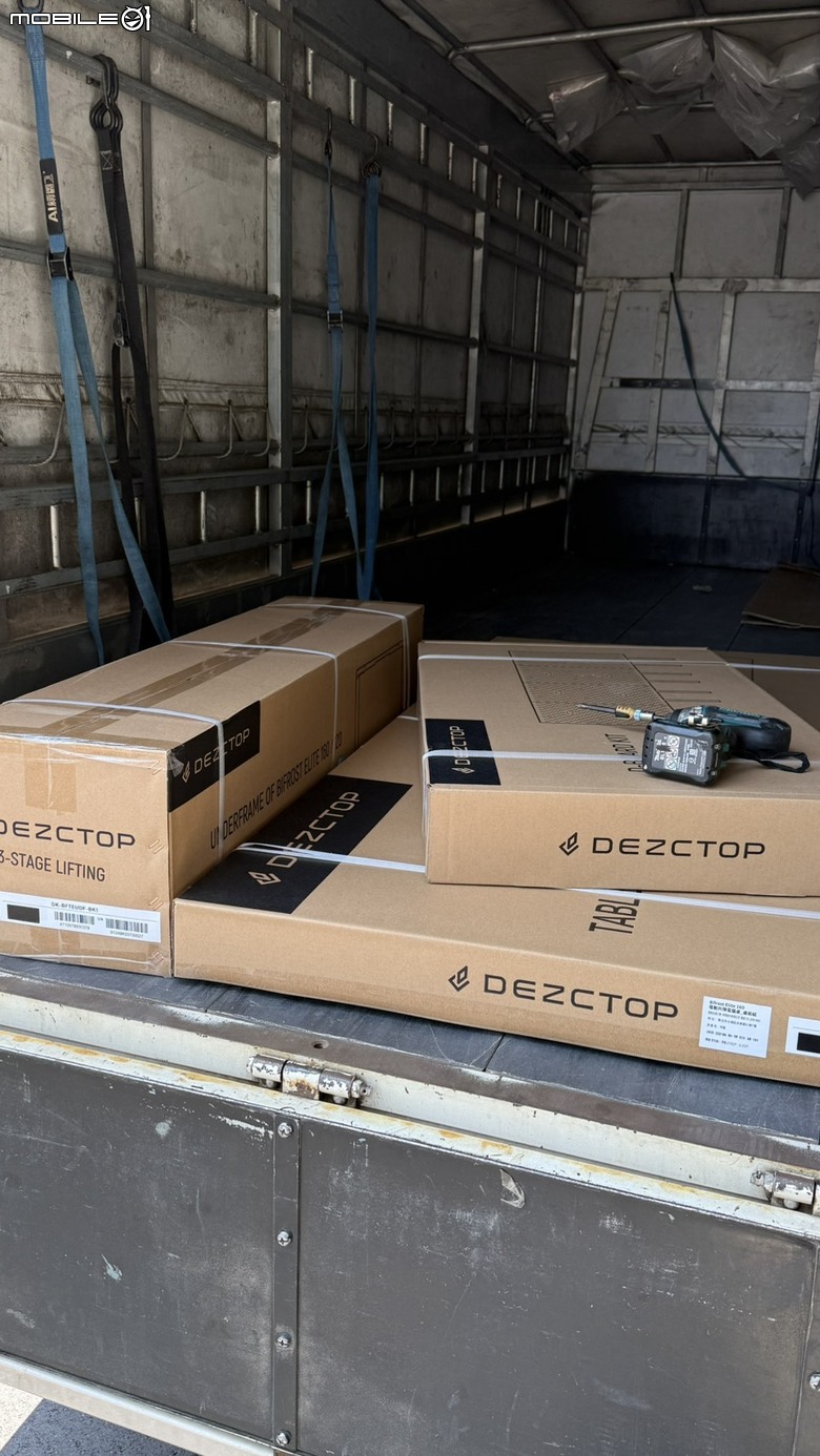 男人的裝潢浪漫｜工作/電競房 x Dezctop 升降桌配置分享