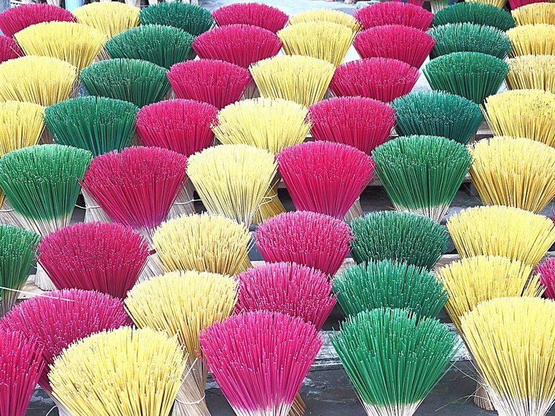 順化皇城(Kinh thành Huế)、啟定皇陵(Lăng Khải Định)、靈姥寺(天姥寺) (Chùa Thiên Mụ)、線香民俗文化村(Incense Village)、皇帝宮廷宴,附掛峴港 AU LAC BEACH海鮮餐廳 — 2025年越南峴港、會安、美山、順化、巴拿山太陽世界六日歷史文化及遊樂園之旅 第五回