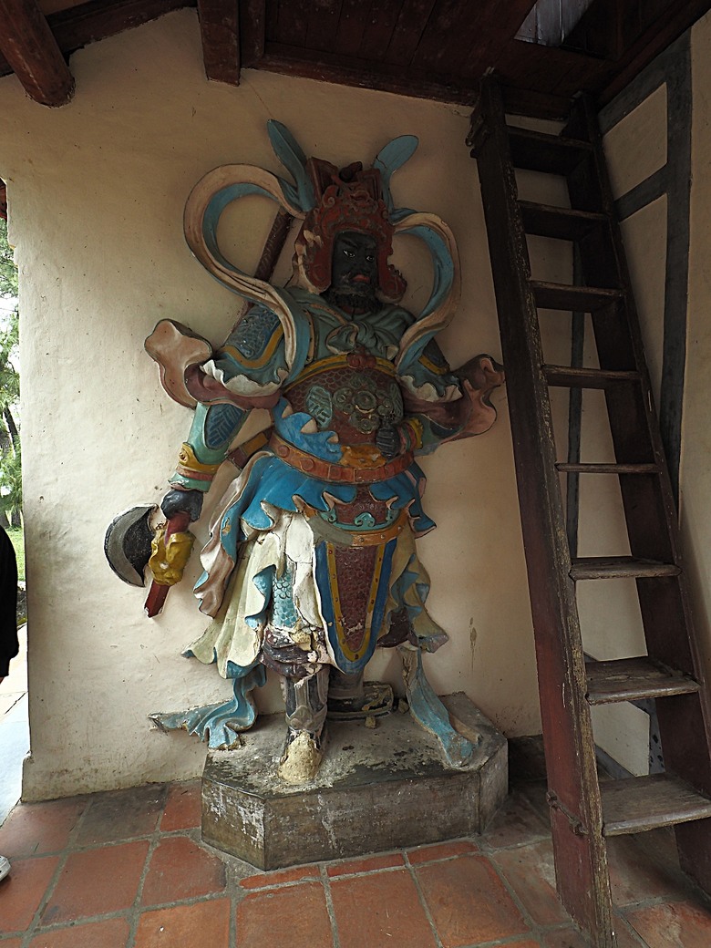 順化皇城(Kinh thành Huế)、啟定皇陵(Lăng Khải Định)、靈姥寺(天姥寺) (Chùa Thiên Mụ)、線香民俗文化村(Incense Village)、皇帝宮廷宴,附掛峴港 AU LAC BEACH海鮮餐廳 — 2025年越南峴港、會安、美山、順化、巴拿山太陽世界六日歷史文化及遊樂園之旅 第五回