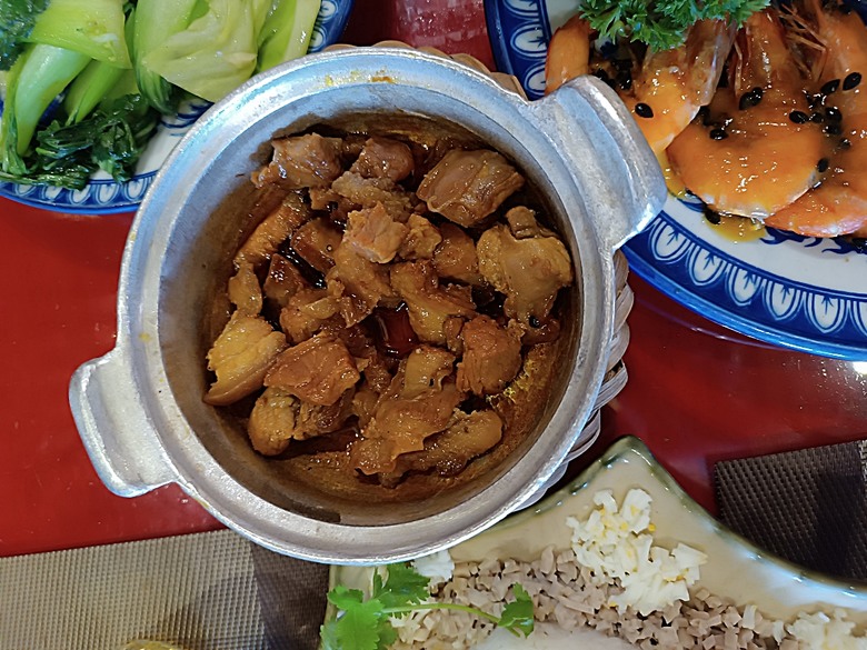 順化皇城(Kinh thành Huế)、啟定皇陵(Lăng Khải Định)、靈姥寺(天姥寺) (Chùa Thiên Mụ)、線香民俗文化村(Incense Village)、皇帝宮廷宴,附掛峴港 AU LAC BEACH海鮮餐廳 — 2025年越南峴港、會安、美山、順化、巴拿山太陽世界六日歷史文化及遊樂園之旅 第五回