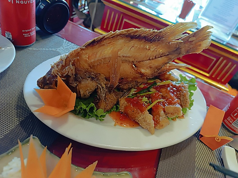 順化皇城(Kinh thành Huế)、啟定皇陵(Lăng Khải Định)、靈姥寺(天姥寺) (Chùa Thiên Mụ)、線香民俗文化村(Incense Village)、皇帝宮廷宴,附掛峴港 AU LAC BEACH海鮮餐廳 — 2025年越南峴港、會安、美山、順化、巴拿山太陽世界六日歷史文化及遊樂園之旅 第五回