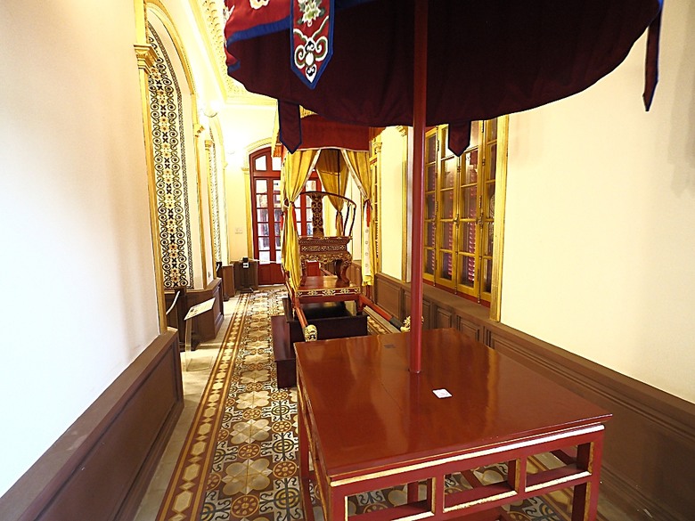 順化皇城(Kinh thành Huế)、啟定皇陵(Lăng Khải Định)、靈姥寺(天姥寺) (Chùa Thiên Mụ)、線香民俗文化村(Incense Village)、皇帝宮廷宴,附掛峴港 AU LAC BEACH海鮮餐廳 — 2025年越南峴港、會安、美山、順化、巴拿山太陽世界六日歷史文化及遊樂園之旅 第五回