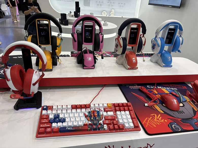 點我看大圖 杜甫遊記:Computex 2025(下)MONTECH/LianLi/darkFlash/Cougar/DeepCool/iRocks/TT/VK