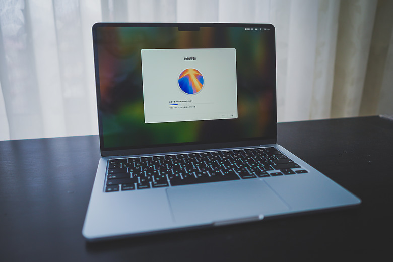 點我看大圖 【開箱】Macbook Air M4 天空藍