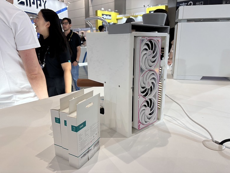 點我看大圖 杜甫遊記:Computex 2025(下)MONTECH/LianLi/darkFlash/Cougar/DeepCool/iRocks/TT/VK