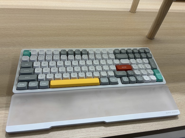 點我看大圖 杜甫遊記:Computex 2025(下)MONTECH/LianLi/darkFlash/Cougar/DeepCool/iRocks/TT/VK