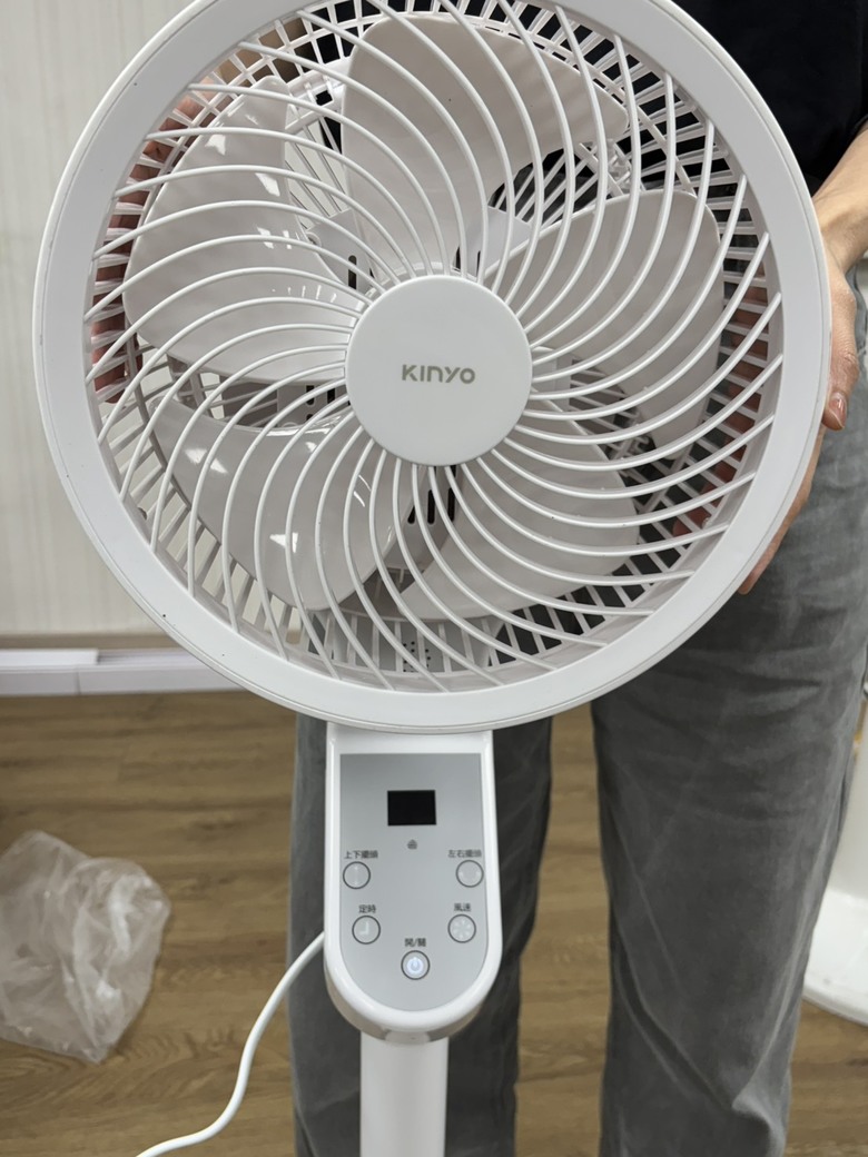 [開箱] KINYO語音循環電風扇，真的不錯用!
