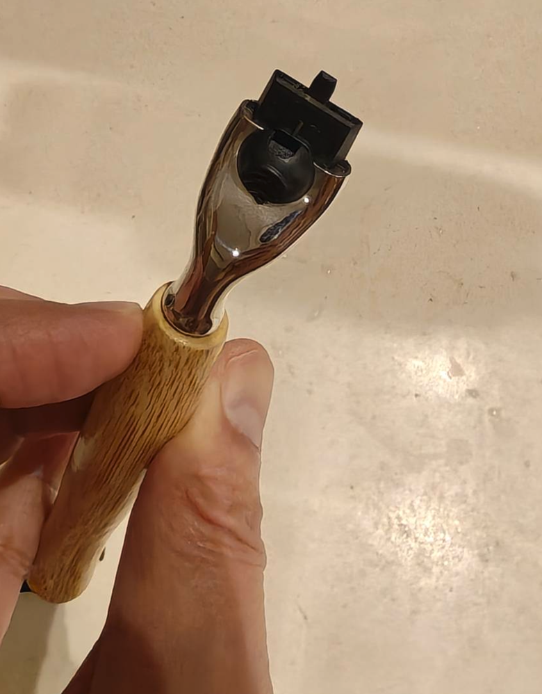 請問這是什麼牌子的刮鬍刀刀片？